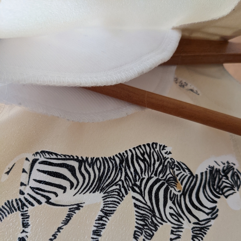 Vintage Modern Essentials Wild Animal Print Cream Light Tan Blouse - Picture 6 of 9